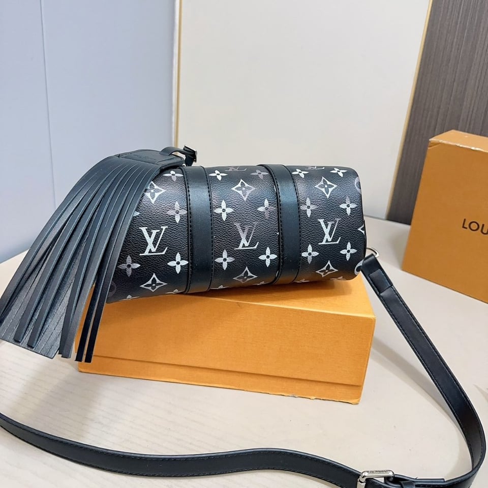 Louis Vuitton Keepall Bandouli Re 25 Bag Monogram Brushed Cowhide Black 25Cm M11595 view 4