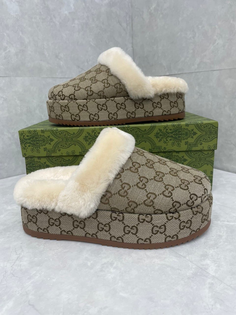 Gucci Slipper Mit Gg Horsebit Monogram In Brown view 4