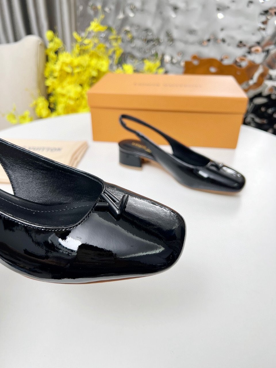 Louis Vuitton Madeleine Slingback Black Patent Leather Pumps 3.5cm view 7