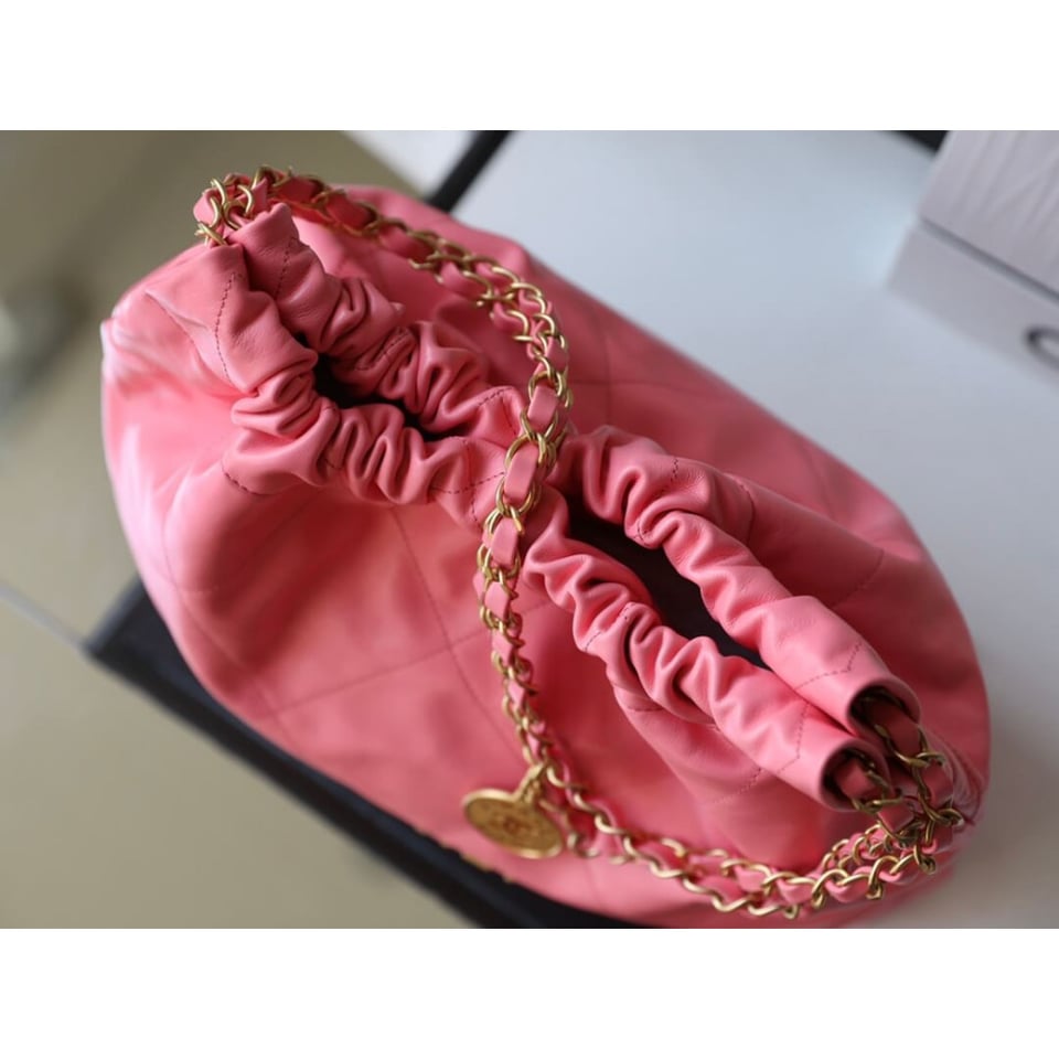 Chanel 22 Handbag in Shiny Calfskin 46cm view 13