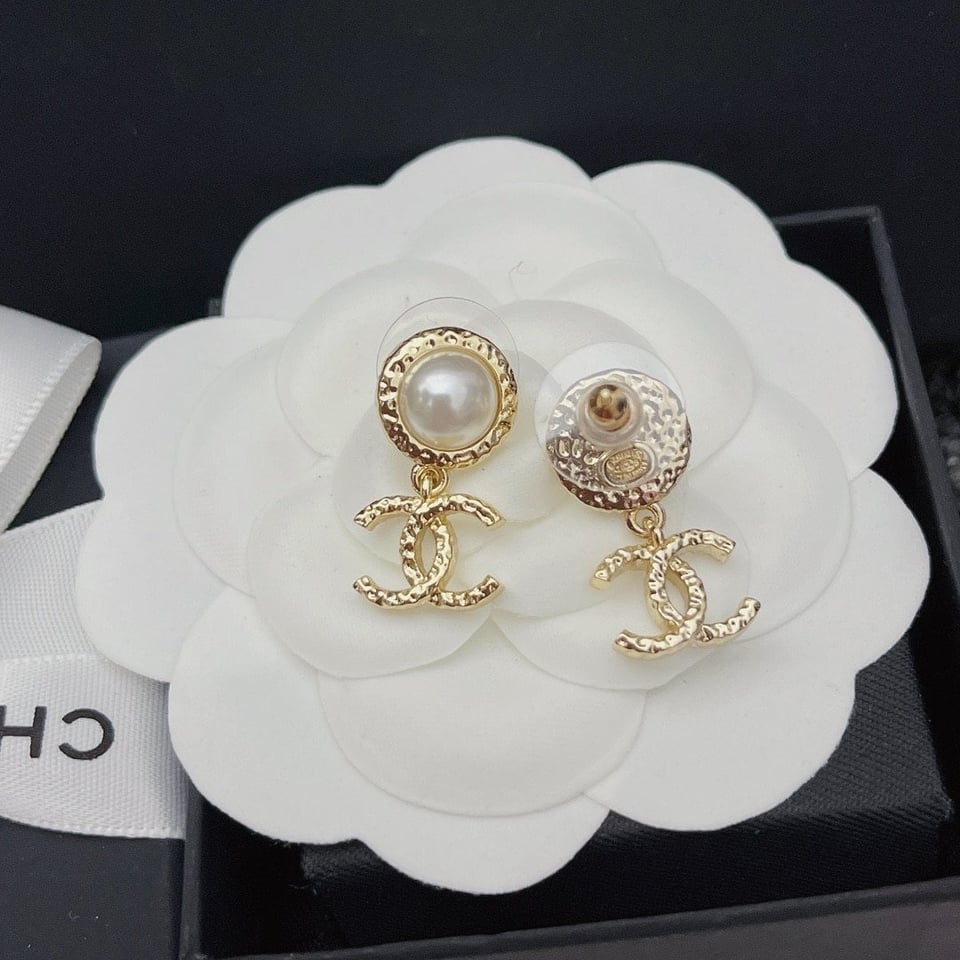 Chanel Cc Pearl Earrings view 4