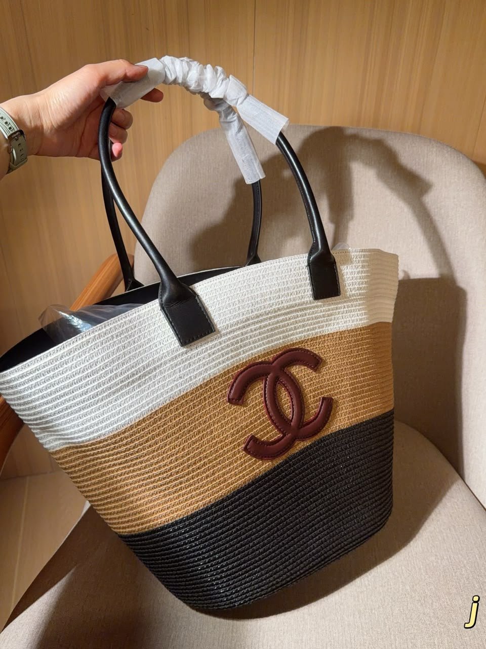 Chanel Maxi-sized Shopping Bag Raffia &amp; Calfskin White 60cm/23.6in AS6148 view 2