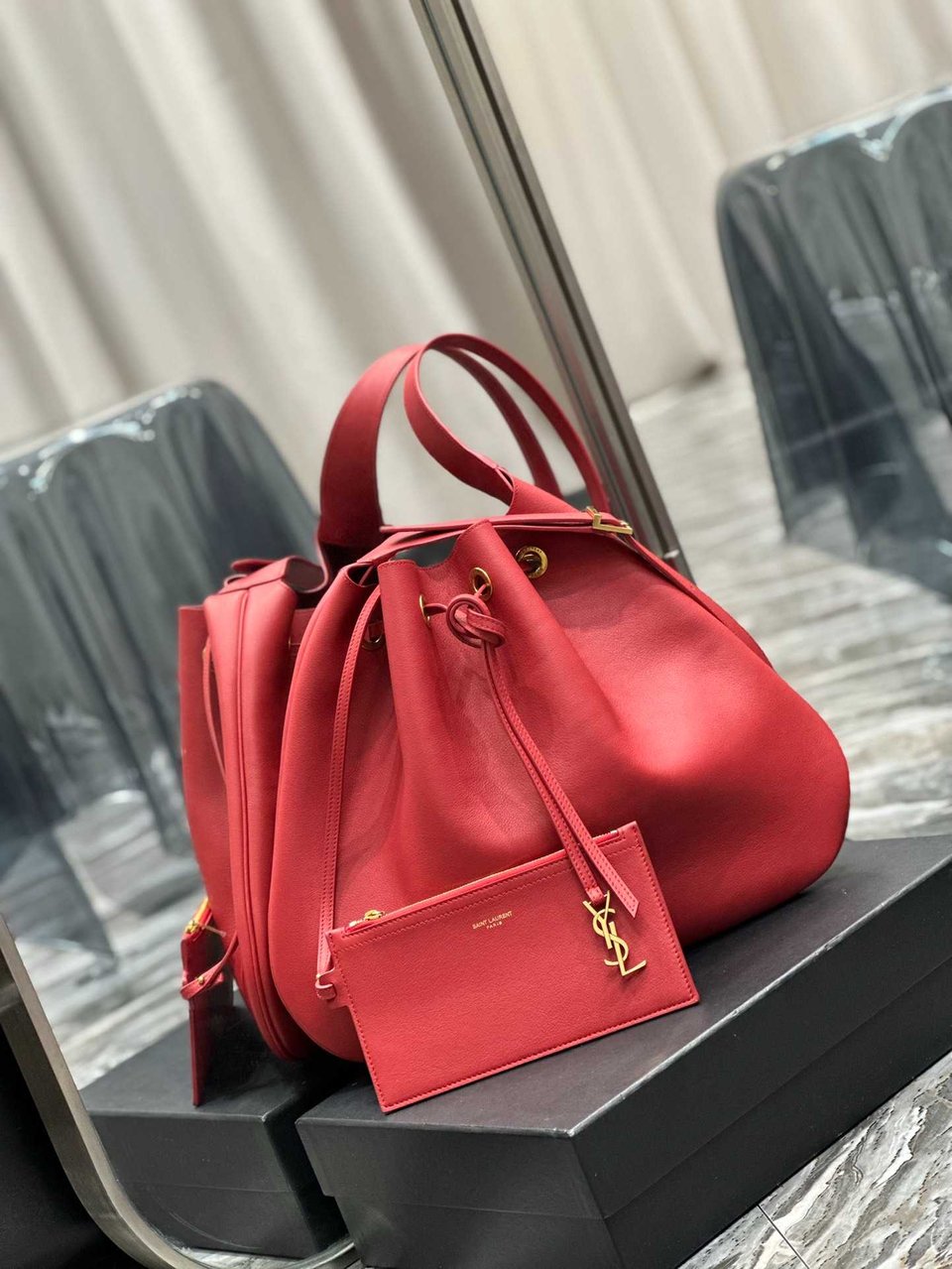 Saint Laurent Paris Vii Large Flat Hobo Bag In Smooth Leather Bag Red 44cm/ 17.3 in view 8