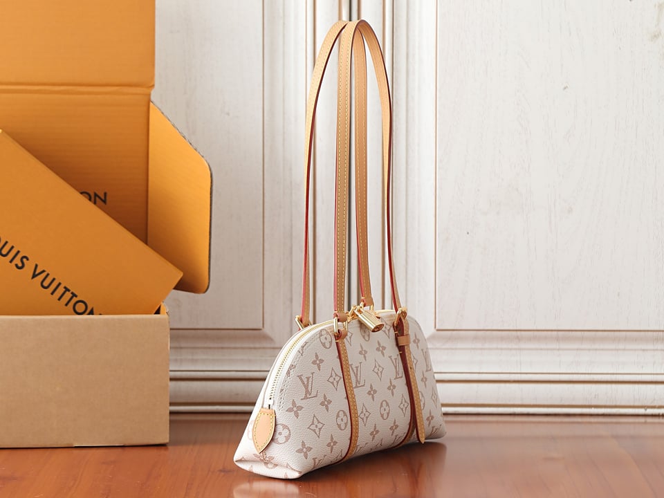 Louis Vuitton Squire East-West Monogram Dune 29cm M2A457 view 4