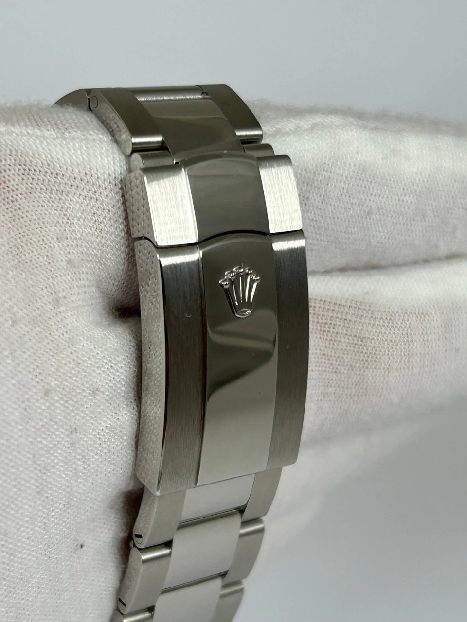 Rolex Sky-Dweller 42 mm Mint green Dial 336934 Oyster view 6