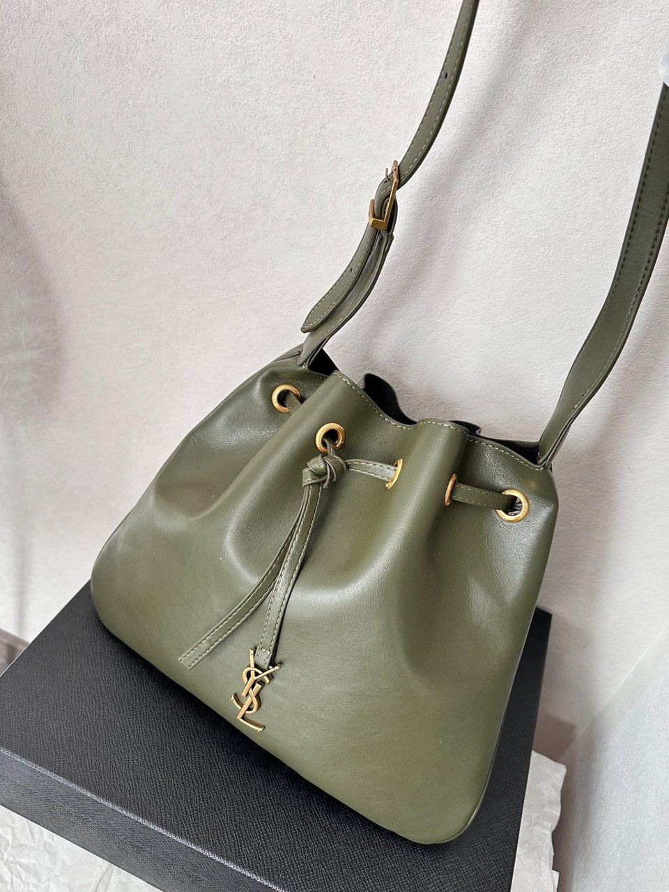 Saint Laurent Paris Vii Flat Hobo Bag In Smooth Leather Bag Dark Green 23Cm view 3