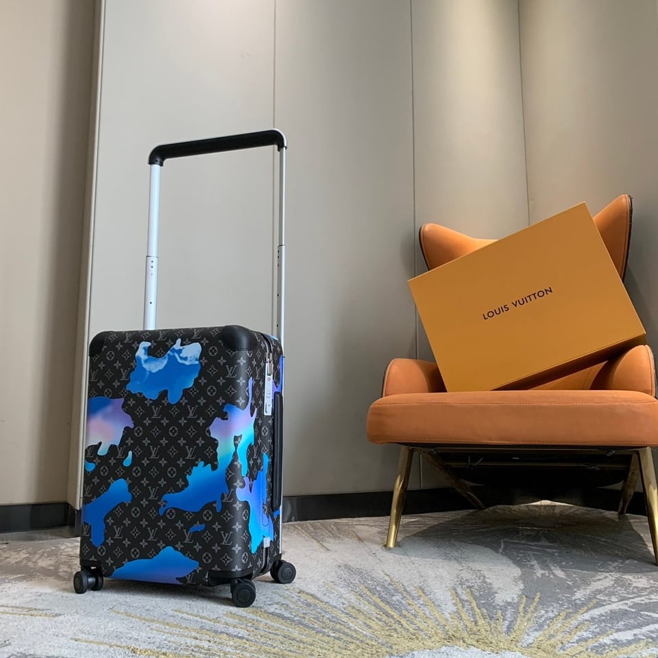 Louis Vuitton Horizon 55cm Monogram Eclipse Sunrise Room view 3