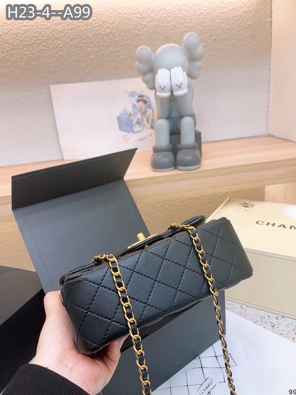 Chanel 22B Flap Bag With Gold Hardware Top Handle Black 21Cm/8in As2431 view 3