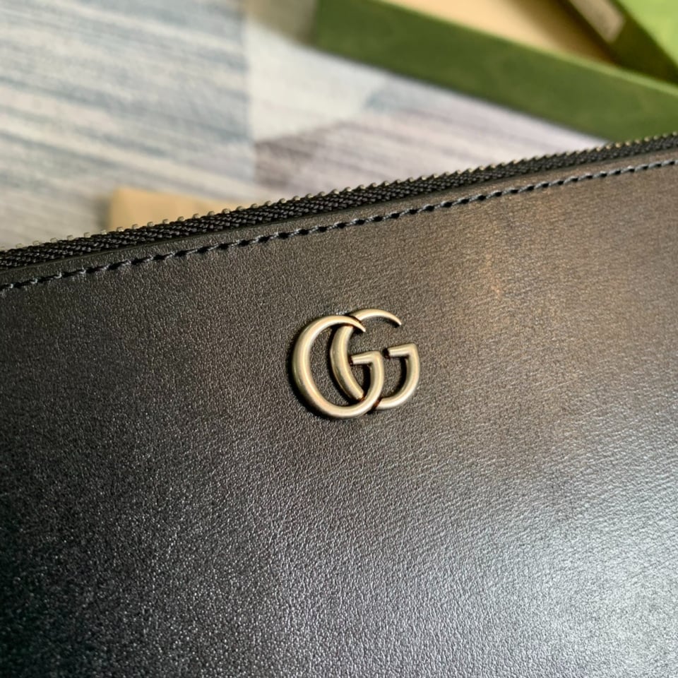 Gucci Marmont Pouch in Black with Gold Toned Hardware 12in/31cm For Men view 5