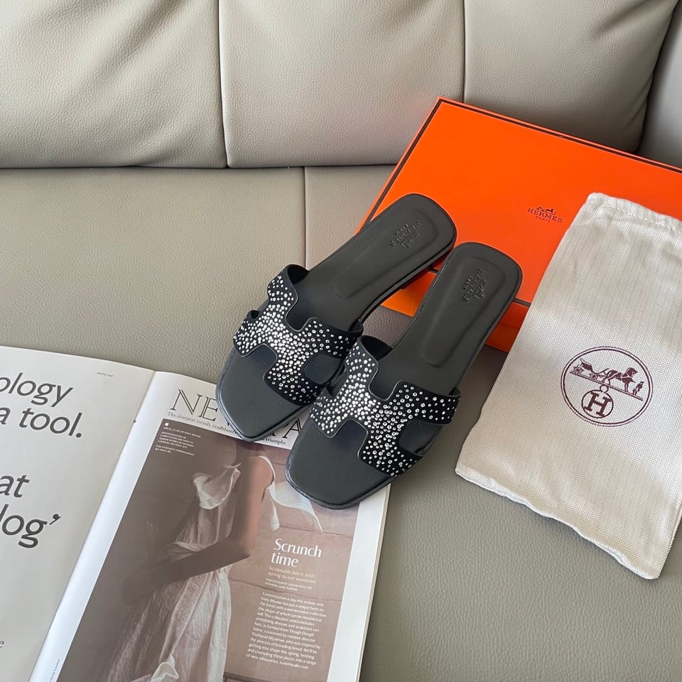 Hermes Oran Sandal Noir H222108Z 02360 view 4