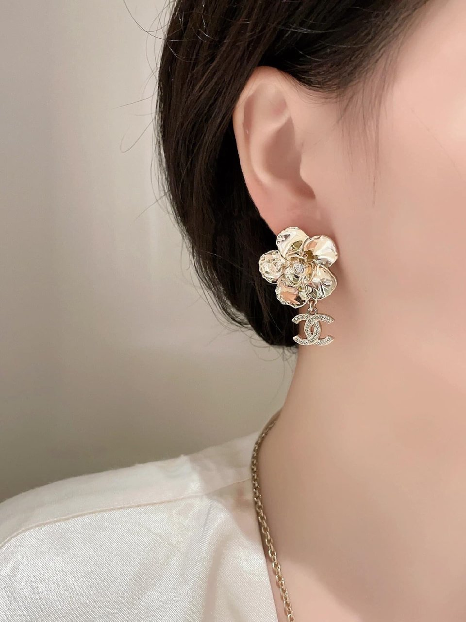 Chanel Cc Flower Earrings With Crystal Gold view 6