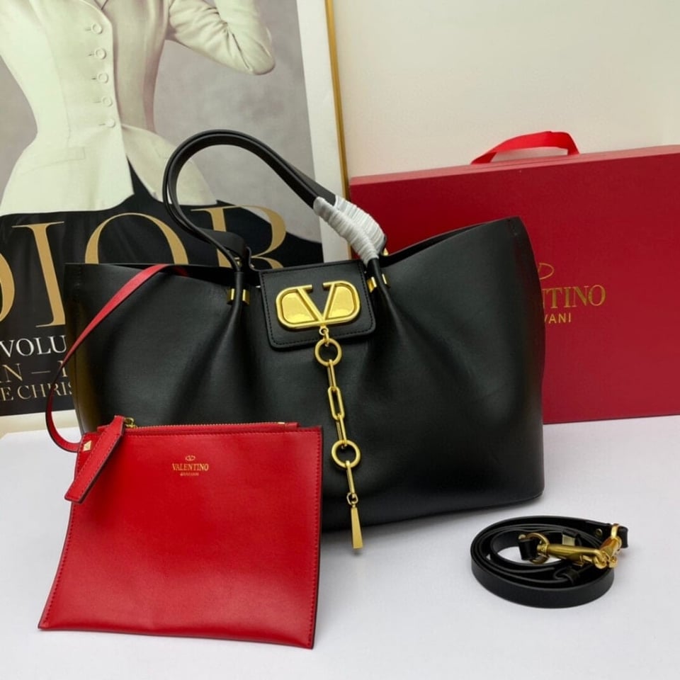 Valentino Garavani Large Vlogo Escape Shopper Tote Black 41Cm view 3