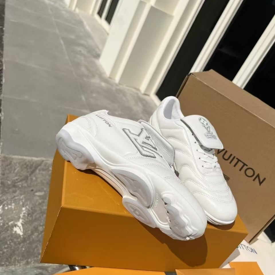 Louis Vuitton Footprint Soccer Sneaker White 1Ahdoi view 5