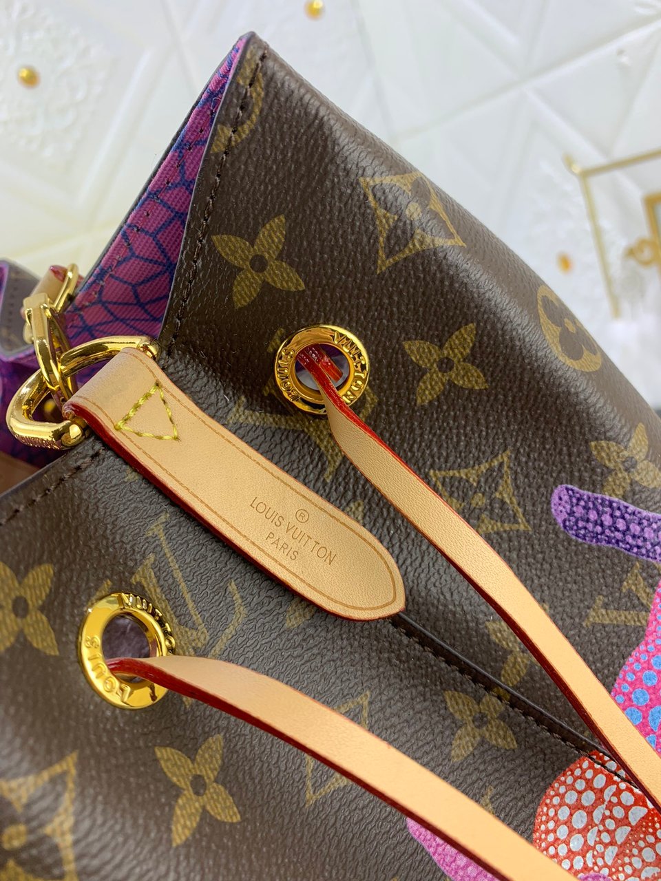 Louis Vuitton X Yayoi Kusam Neonoe Mm 26Cm M46473 view 5