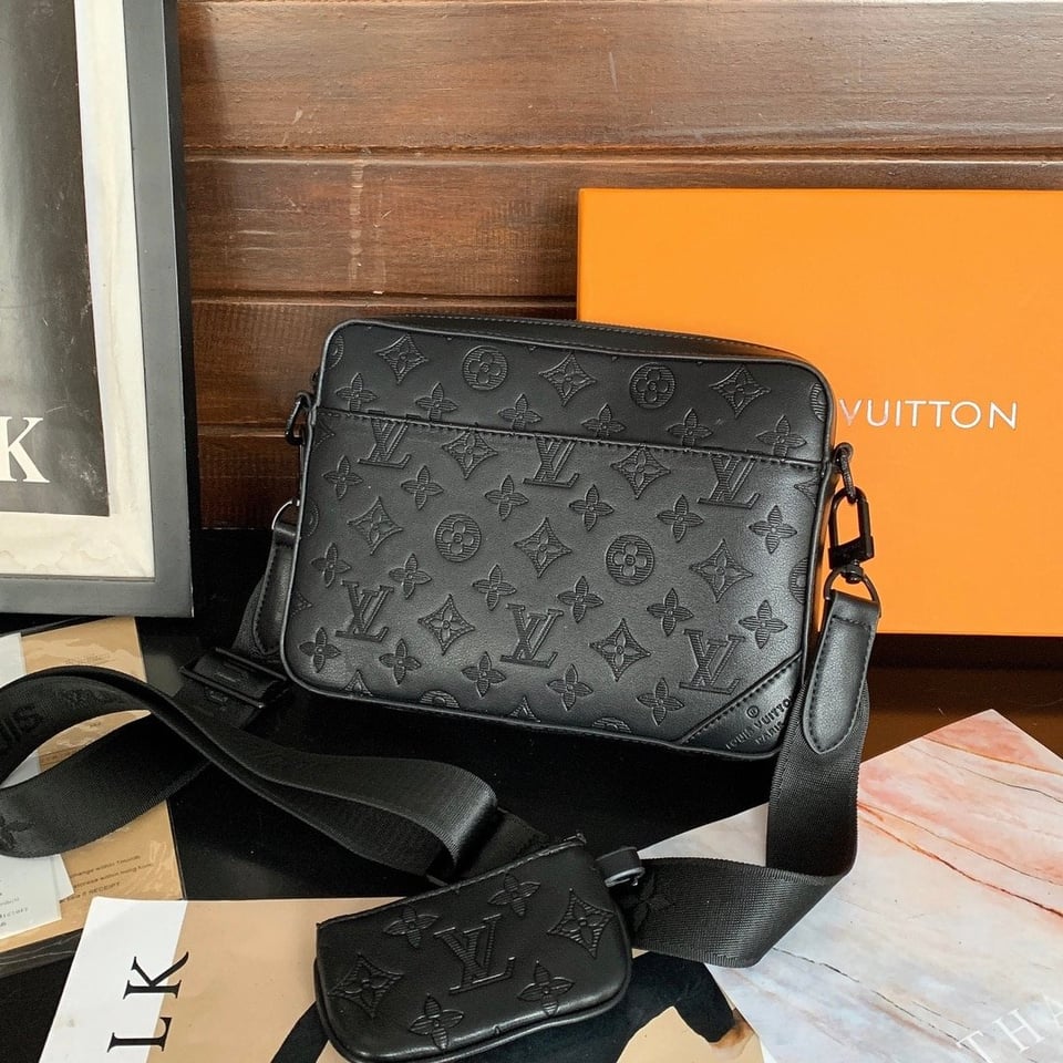 Louis Vuitton Duo Messenger Bag Black 25Cm M69827 view 4