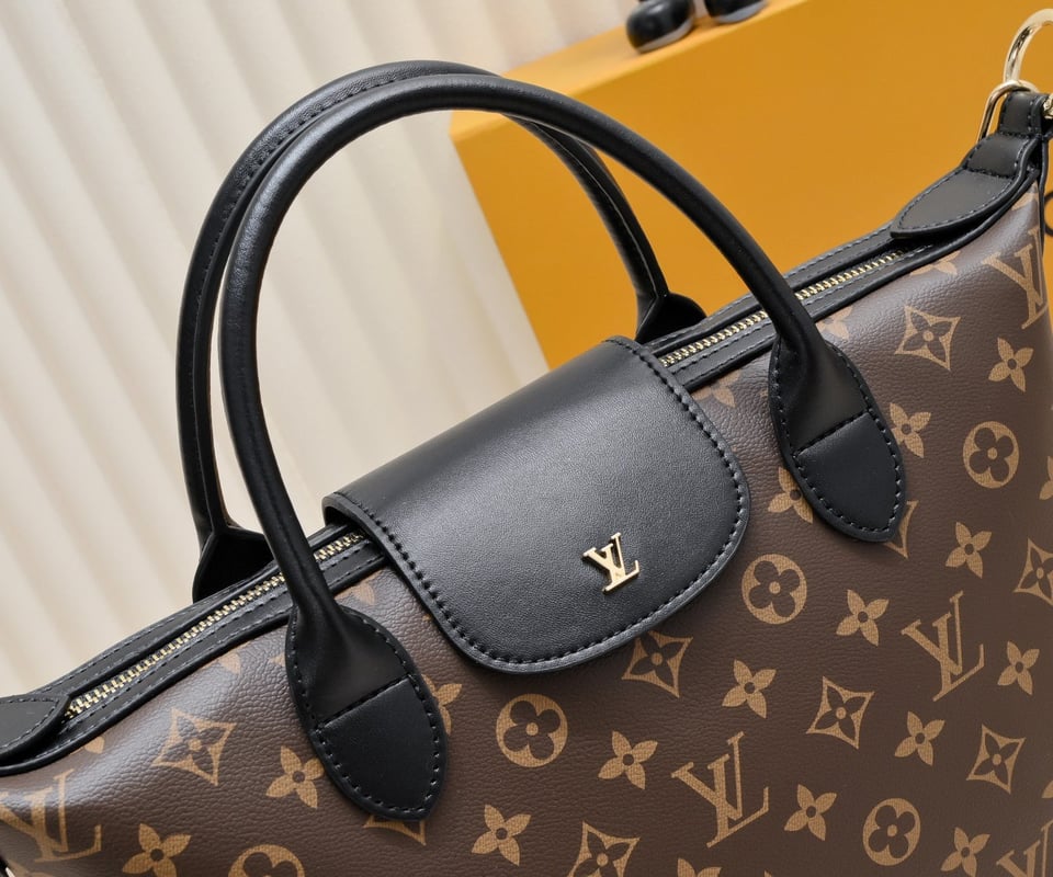 Louis Vuitton Tote Bag Monogram Canvas Black 26Cm view 5