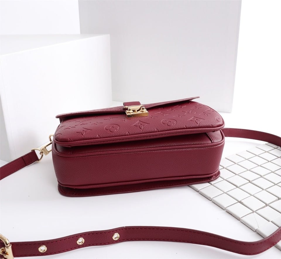 Louis Vuitton Pochette Metis Cherry Berry 25Cm view 10