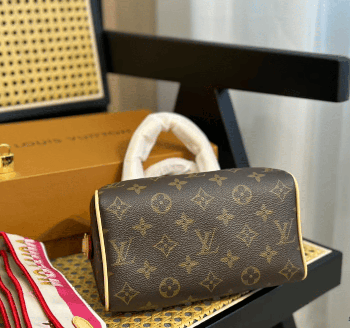 Louis Vuitton Speedy Bandouliere 20 Fuchsia 20cm M46234 view 13