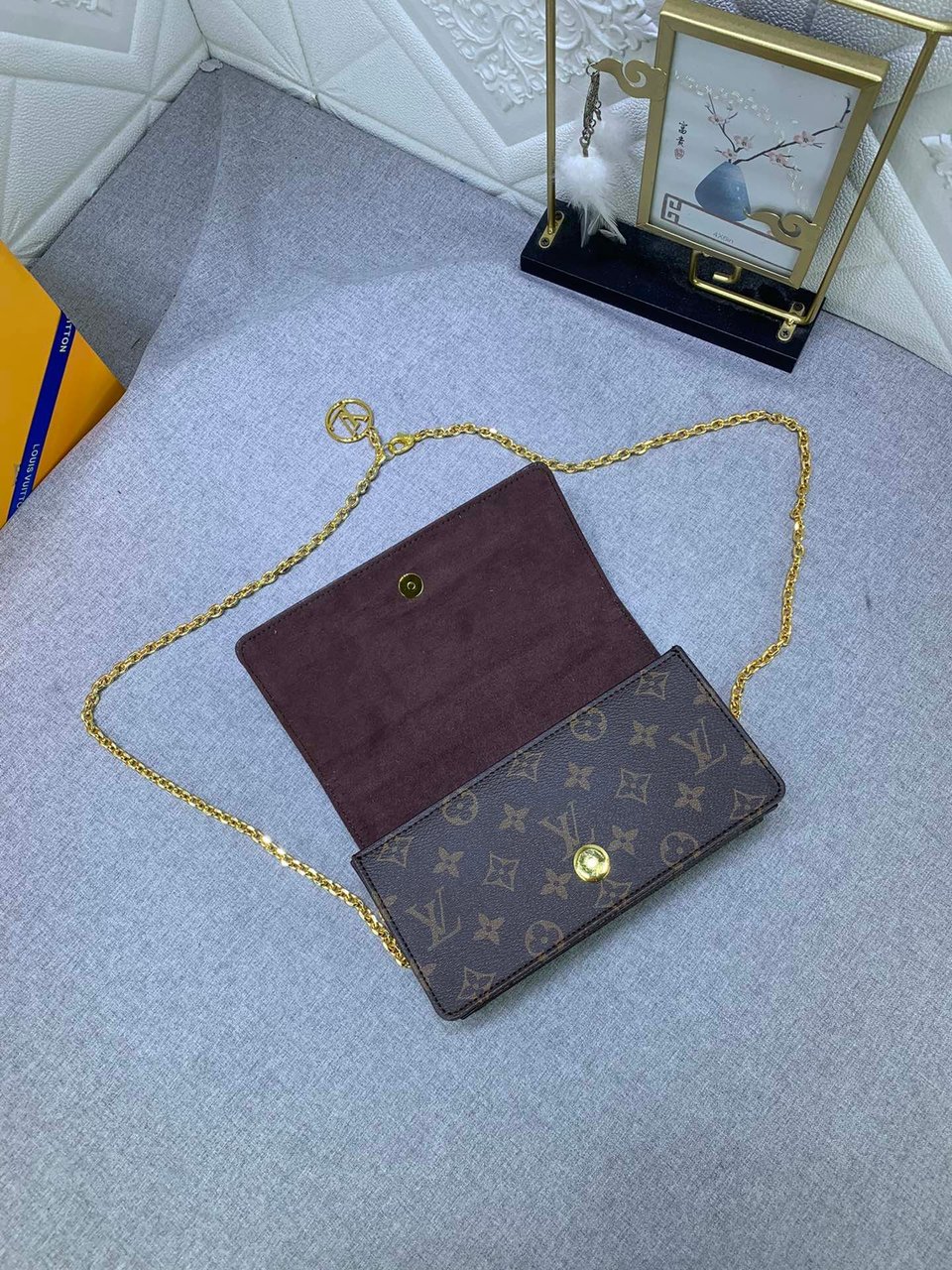 Louis Vuitton Wallet On Chain Lily Monogram 20Cm M82509 view 6