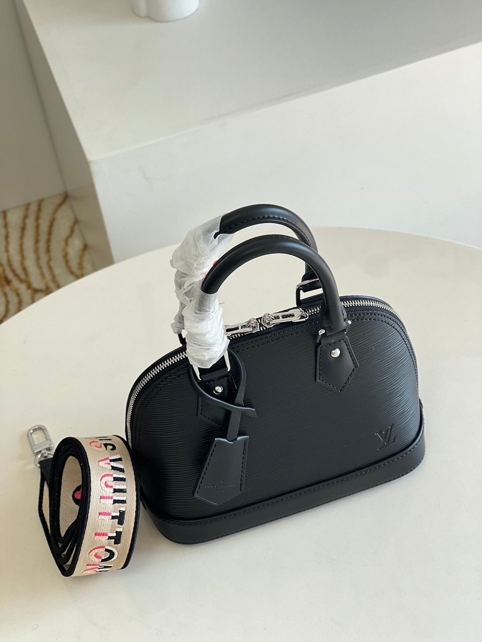 Louis Vuitton Alma Bb 23Cm Black view 9