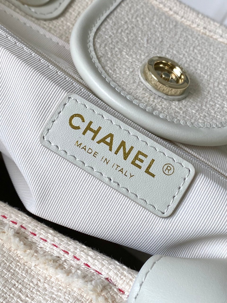 Chanel Crossbody Shopping Bag 35cm/ 13.8in White view 6