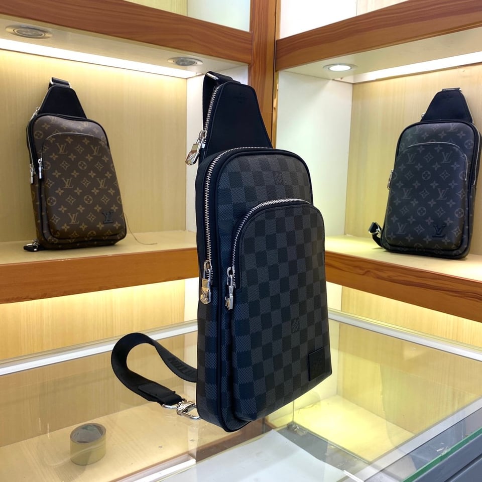 Louis Vuitton Avenue Nm Crossbody Bag Damier Black 31Cm N45302 view 3