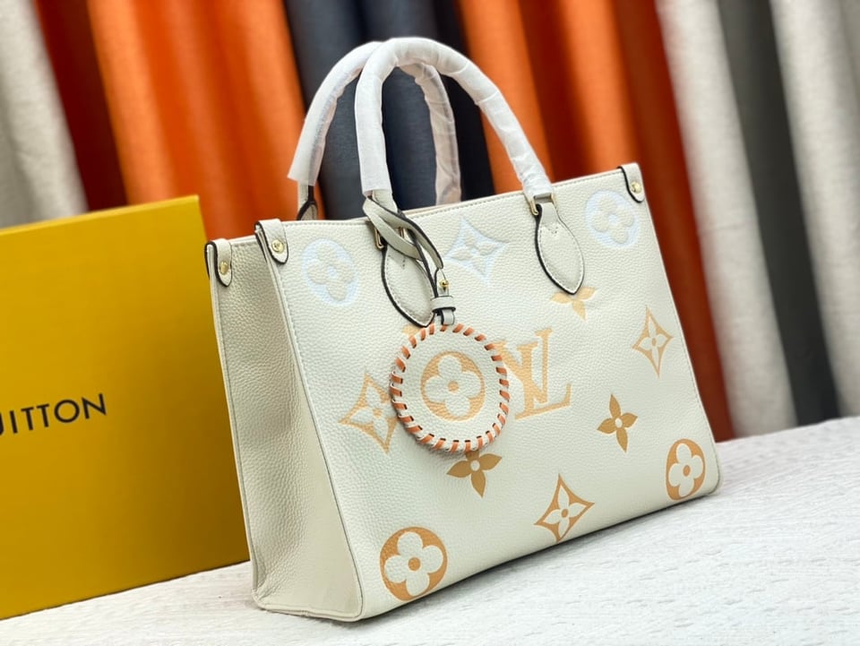 Louis Vuitton On The Go Mm Monogram Empreinte Leather White 34Cm M45717 view 10