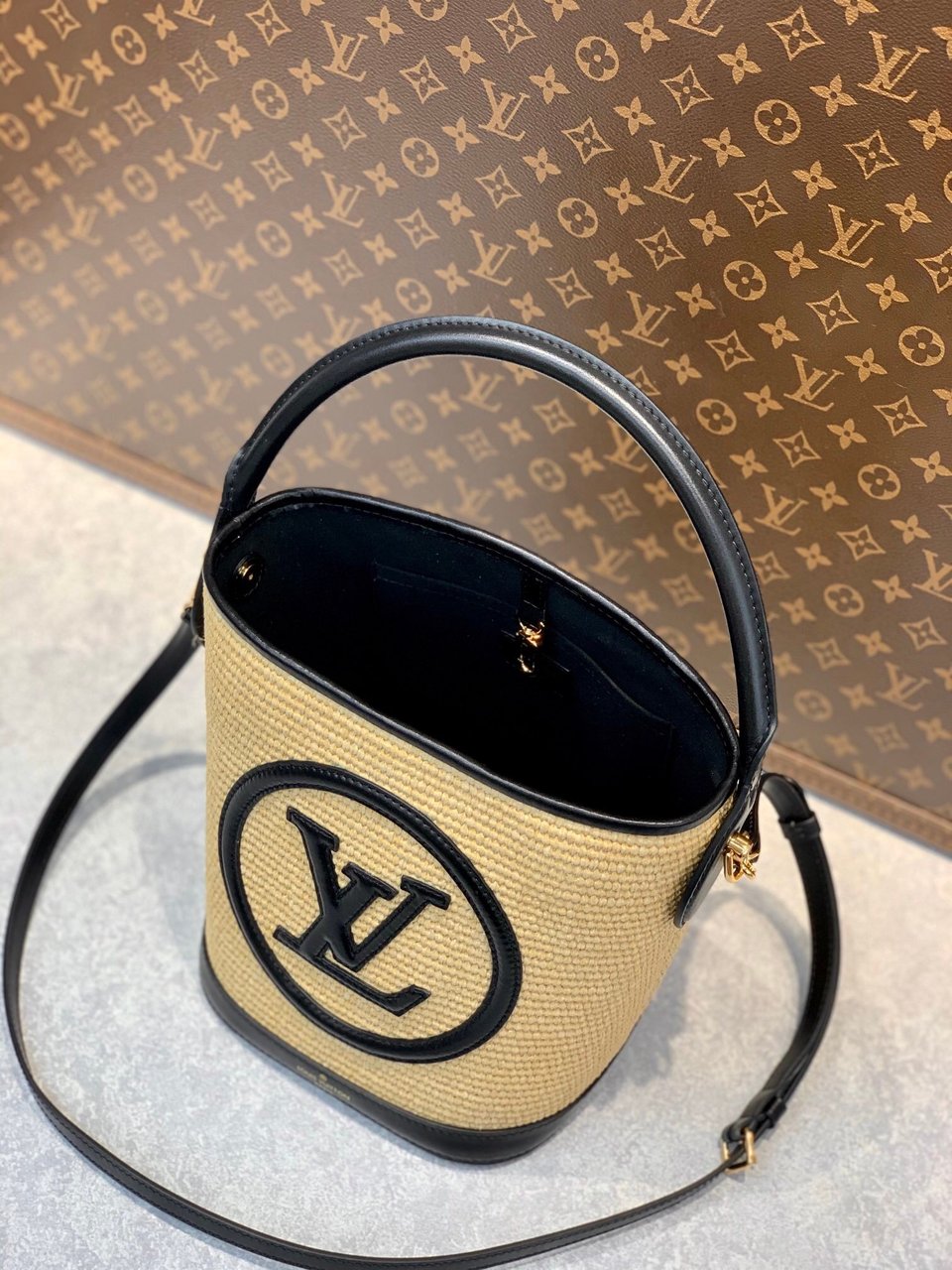 Louis Vuitton Petit Bucket 24Cm Black M59961 view 9