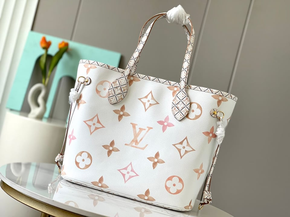 Louis Vuitton M22978 Neverfull MM Beige Monogram view 2
