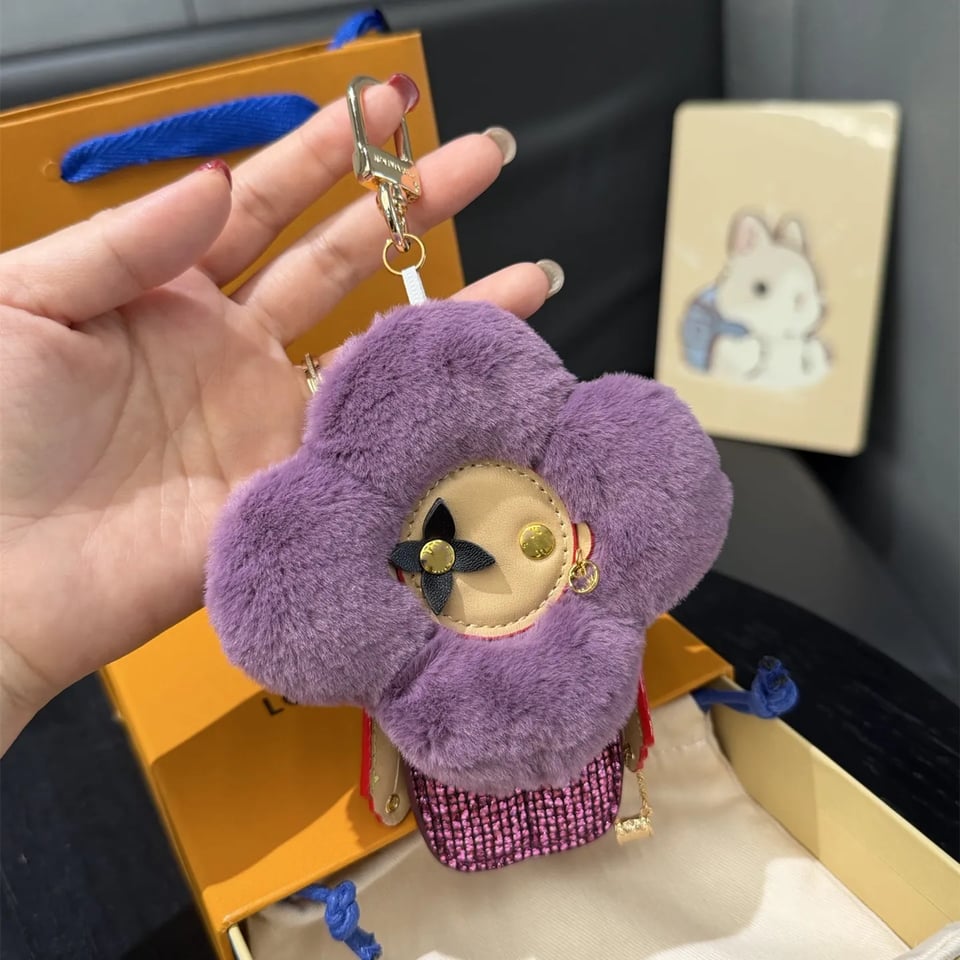 Louis Vuitton Vivienne Fashionista Bag Charm M02988 Violet 18cm/7.1in view 2