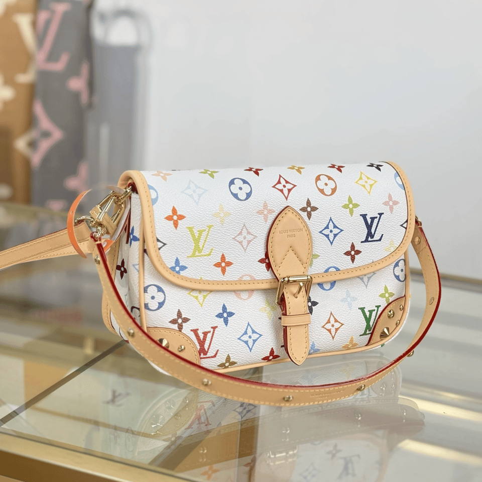 Louis Vuitton Diane LV x TM M27866 24cm/9.4in view 9