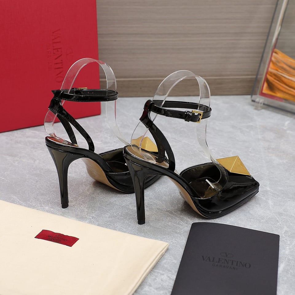 Valentino Garavani Roman Gold Stud Block Pump Black view 3