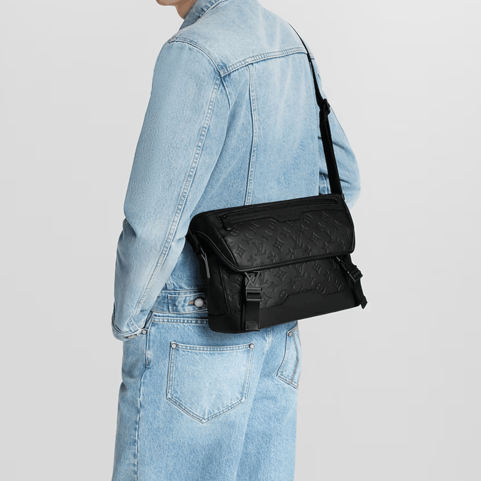 Louis Vuitton Messenger Voyager PM For Men 33cm M25121 view 7