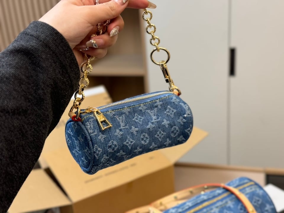 Louis Vuitton Hills Pochette Denim Blue 27Cm M82949 view 4