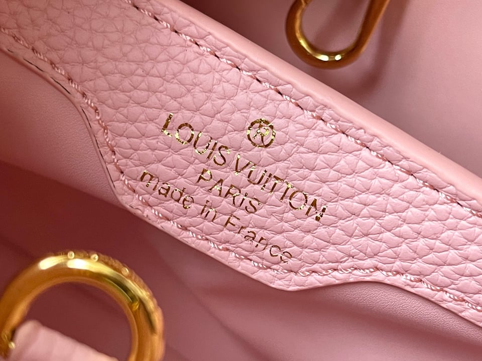 Louis Vuitton Capucines Bb Pink 27Cm M20717 view 3