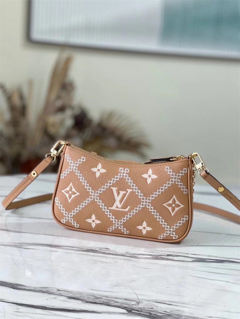 Louis Vuitton Easy Pouch On Strap 19Cm Beige view 7