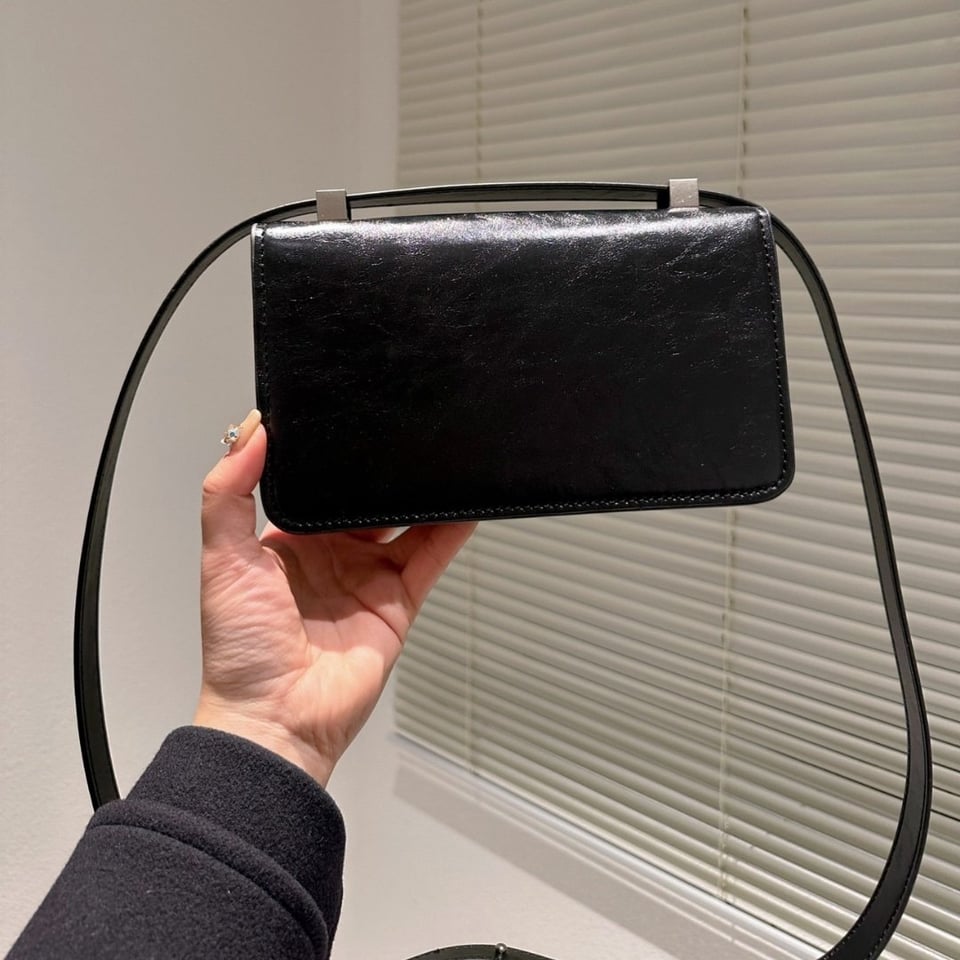 Bottega Veneta Patent Bv Classic Bag In Black 22Cm view 5