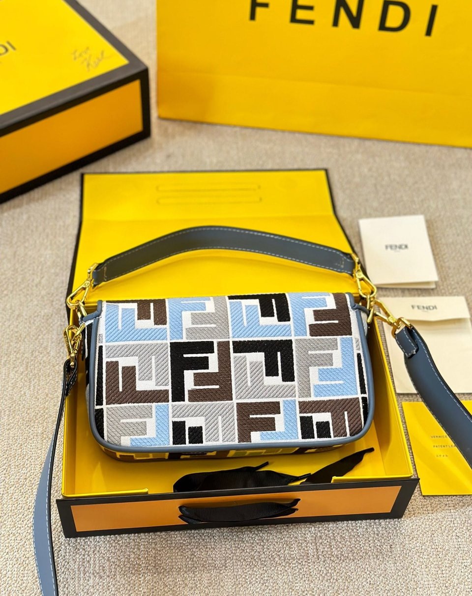 Fendi Baguette Ff Embroidered Shoulder Bag Multicolor 26Cm view 6