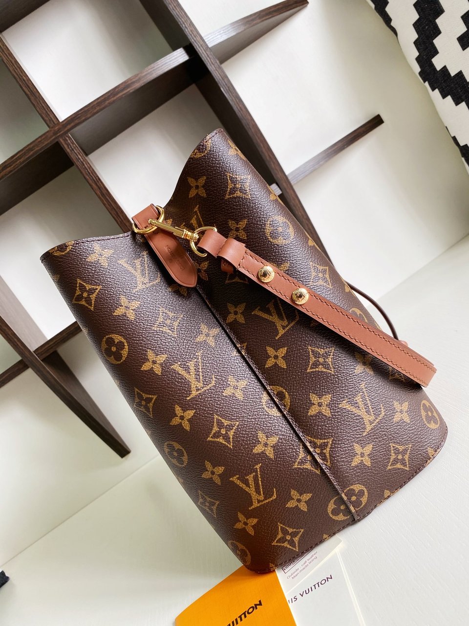 Louis Vuitton N Ono Mm Brown M44887 view 4
