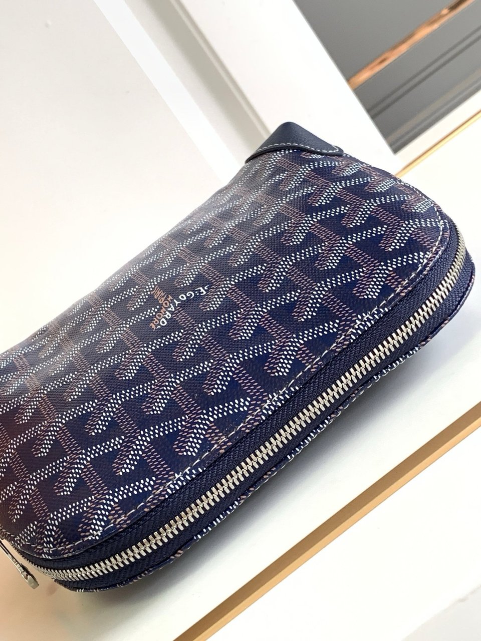 Goyard Vendôme Cosmetic Pouch 17cm Navy Goyardine Canvas And Calfskin Trim view 7