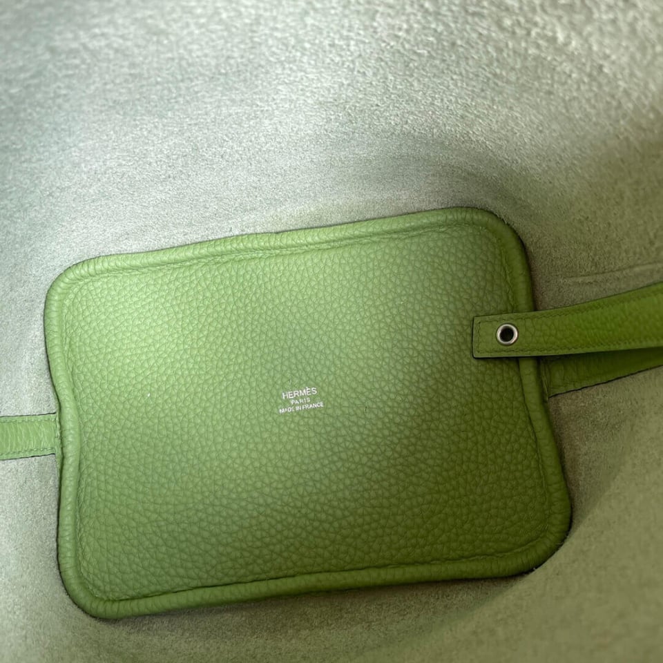 Hermes Picotin Lock Bag In Taurillon Clemence Vert Criquet 22Cm view 9