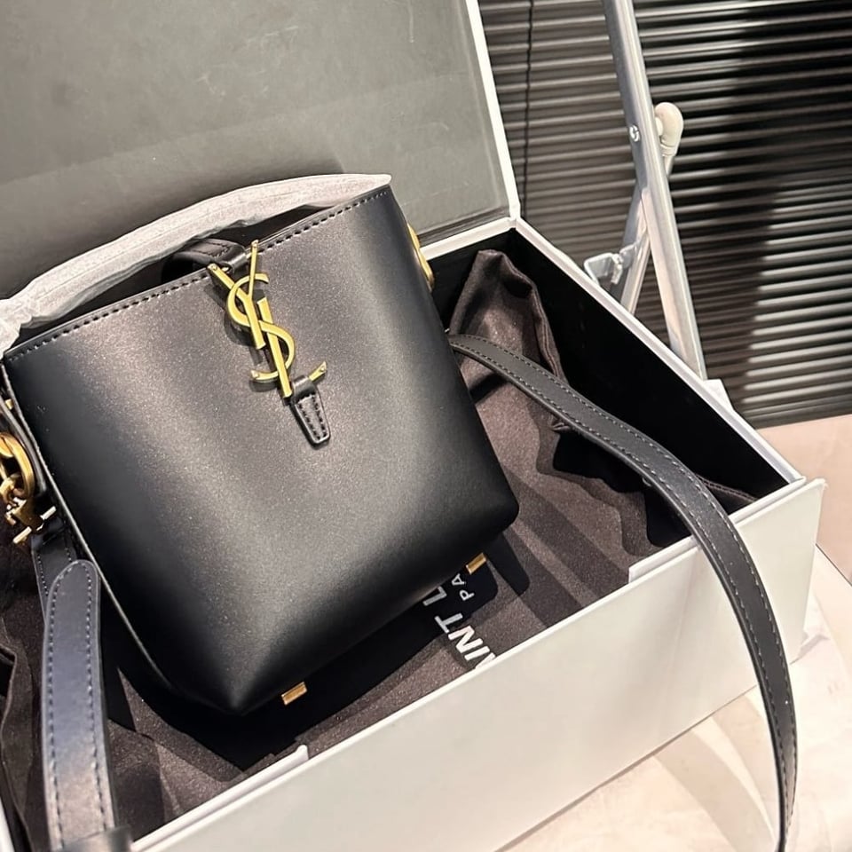 Saint Laurent Le 37 Mini Bag In Shiny Leather Black 15Cm view 3