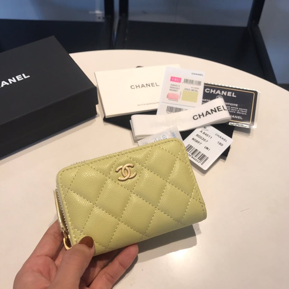 Chanel Zipped Caviar Purse 11 Light Yellow Calfskin Gold Icon view 2