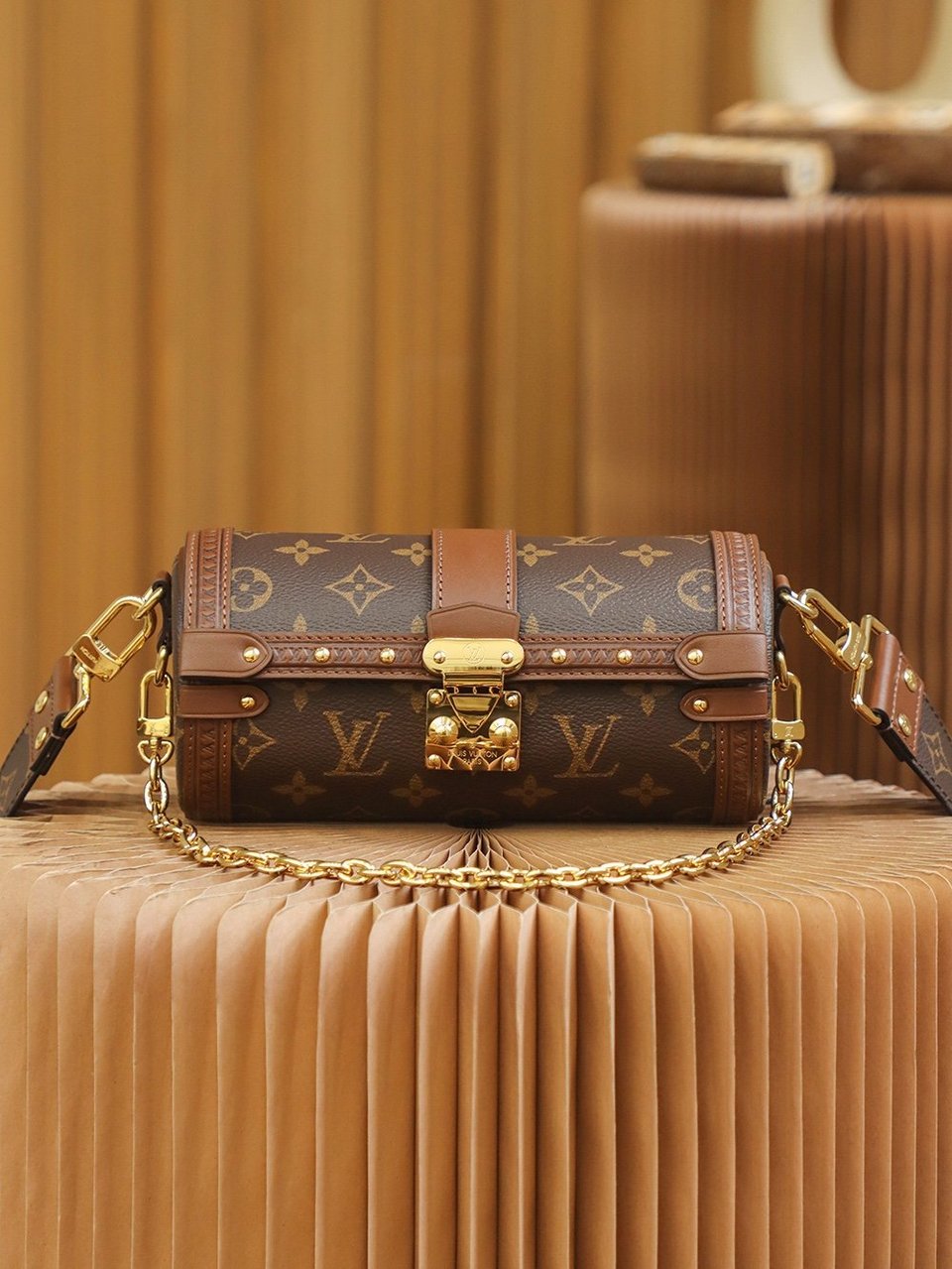 Louis Vuitton Papillon Trunk Monogram M57835 view 5