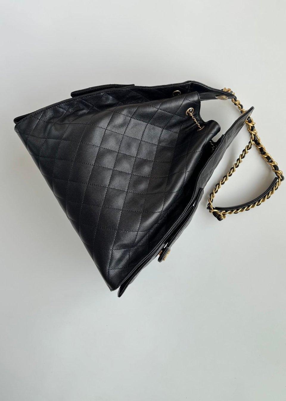 Chanel crossbody bag 25 Medium Handbag Grained Calfskin &amp; Gold-Tone Metal Black 40cm/15.7in view 5