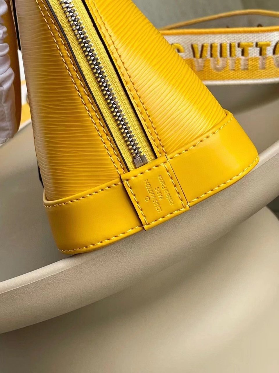 Louis Vuitton Alma Bb 23Cm Sunflower Yellow view 8