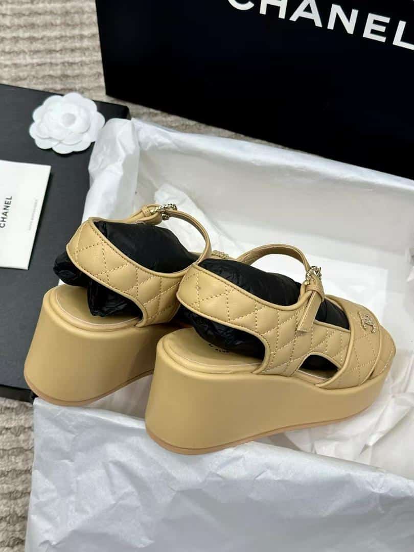 Chanel Quilted Sandals Beige G39918 view 3