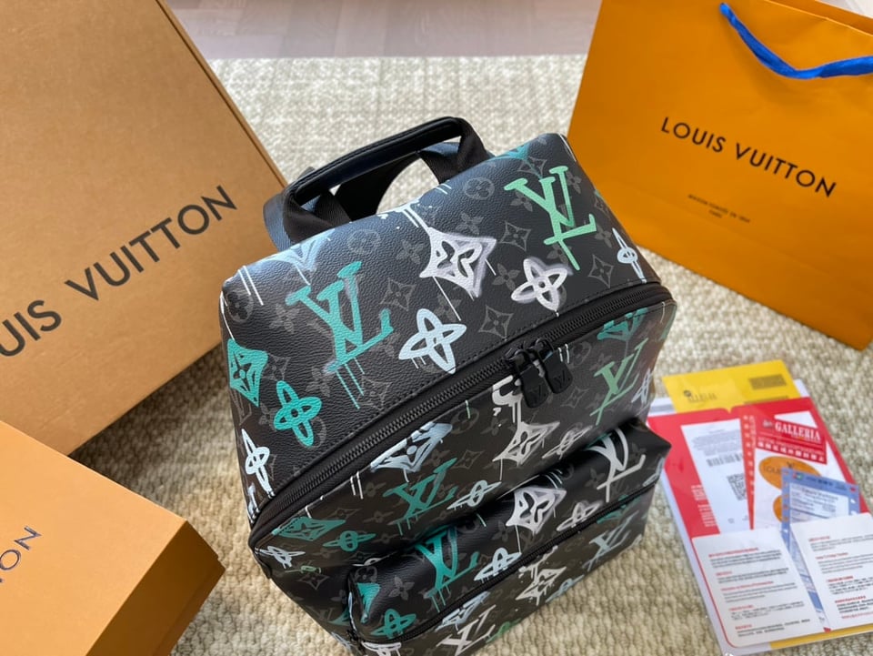 Louis Vuitton Discovery Backpack Graffiti Green 36Cm M21395 view 9
