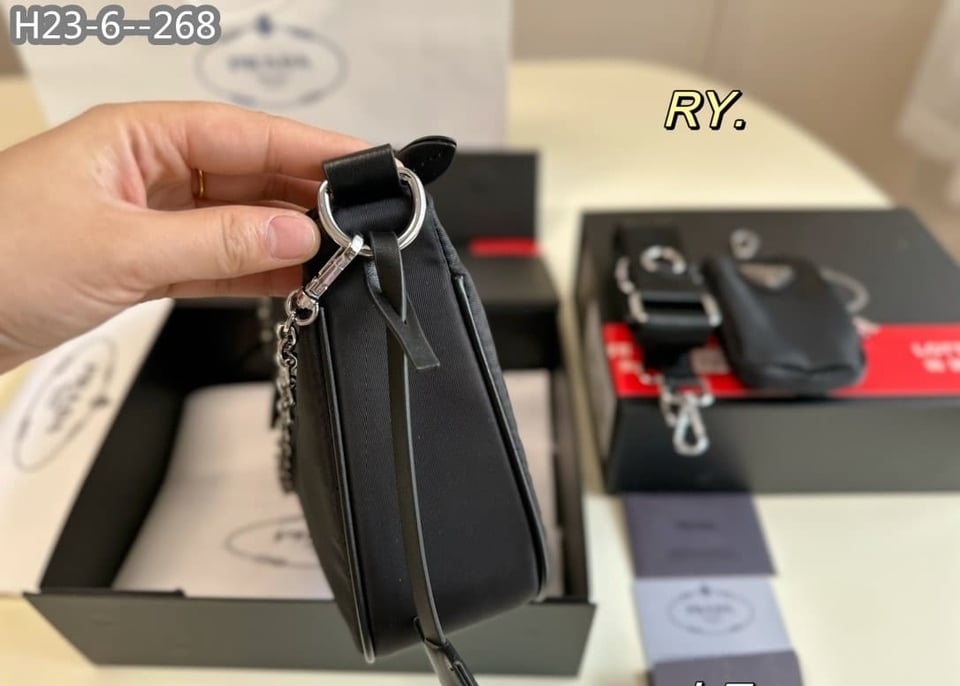 Prada Re Edition 2005 Re Nylon Bag Black 26Cm view 9