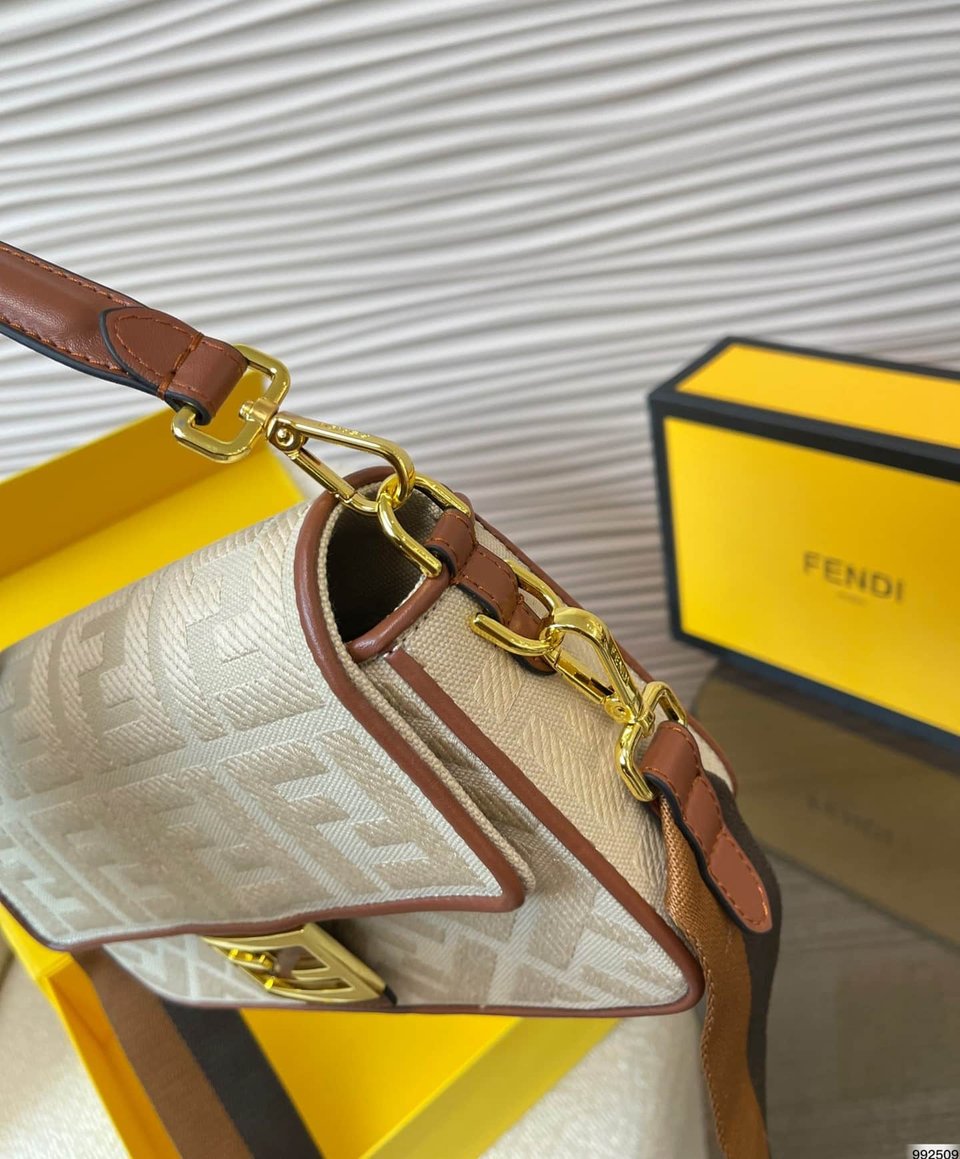 Fendi Baguette Natural Straw Bag With Ff Embroidery 26Cm view 8